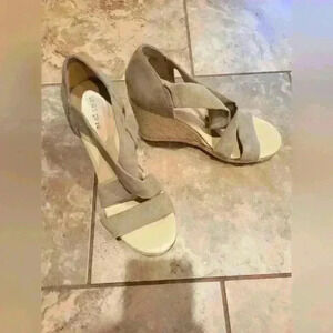 NWOT Indigo Rd women's wedge strappy sandals, sz 7.5, beige, $13